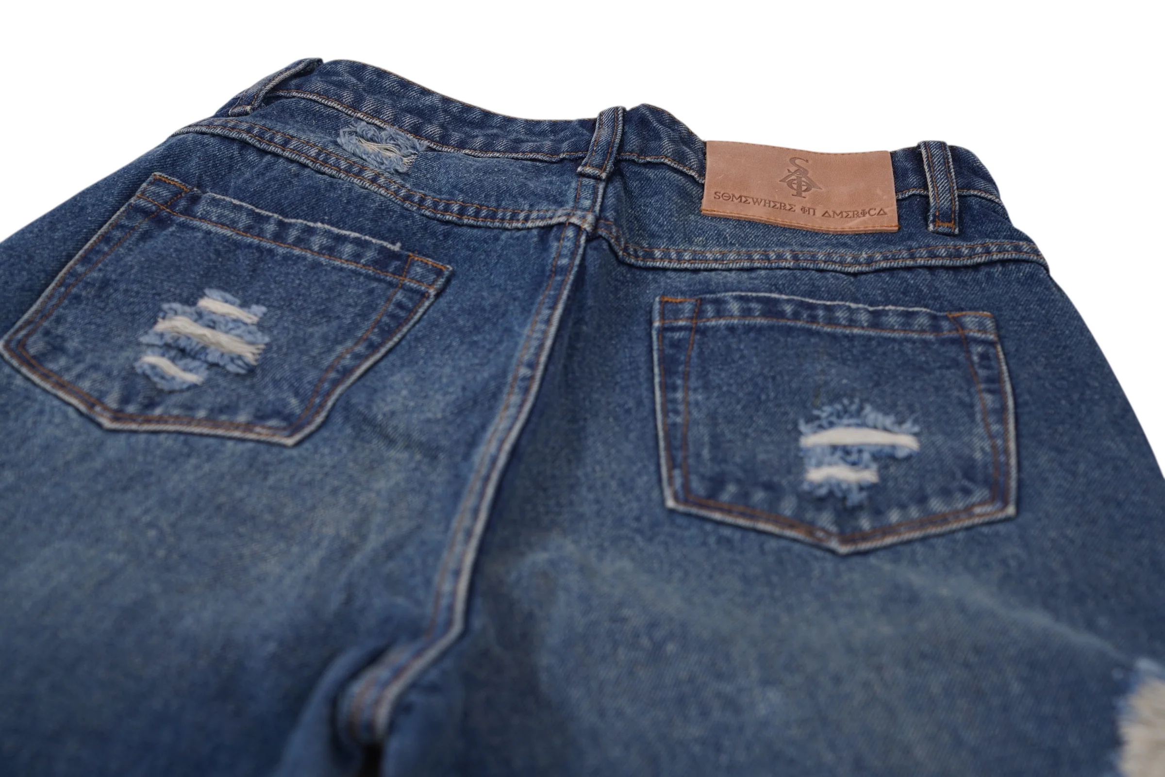 SIA HER DISTRESSED BOYFRIEND JEANS - Image 3