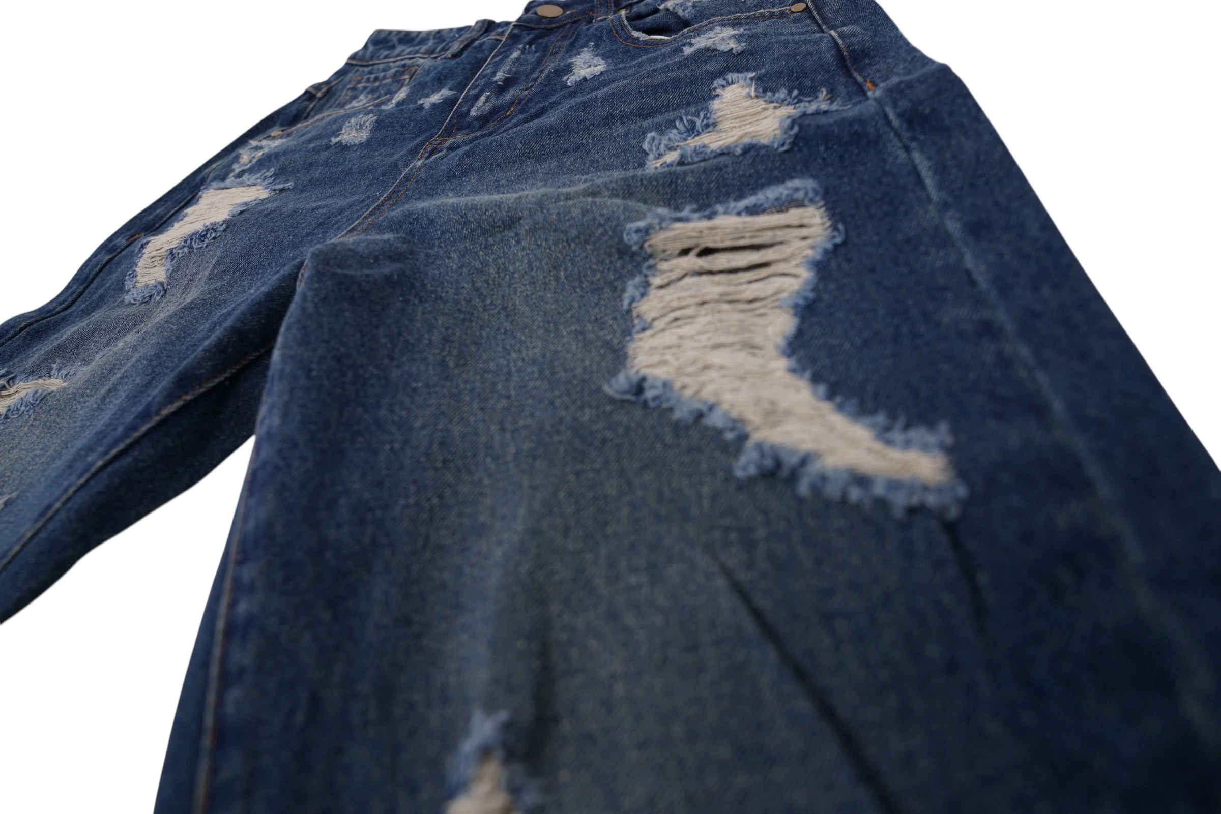 SIA HER DISTRESSED BOYFRIEND JEANS - Image 5