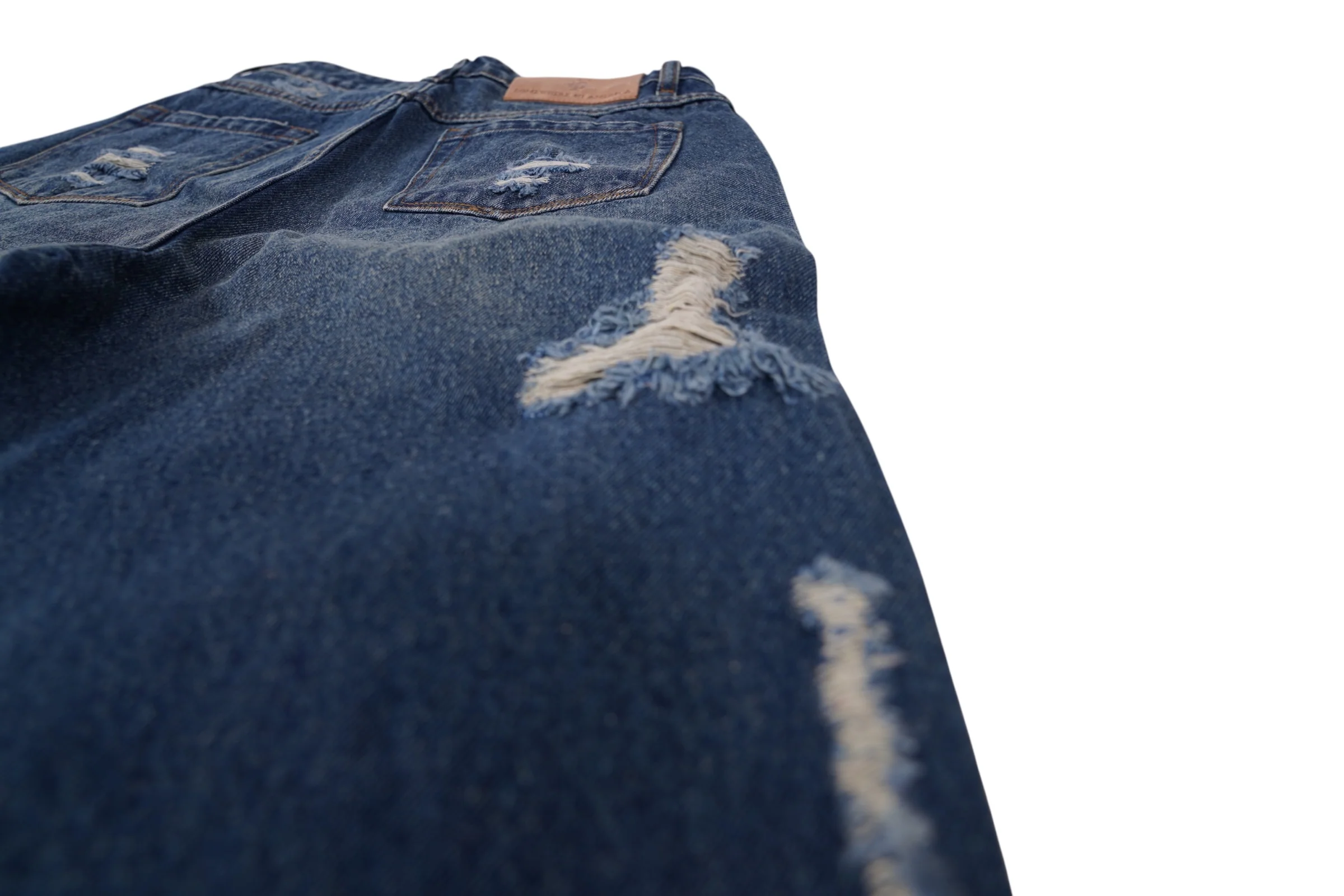 SIA HER DISTRESSED BOYFRIEND JEANS - Image 8