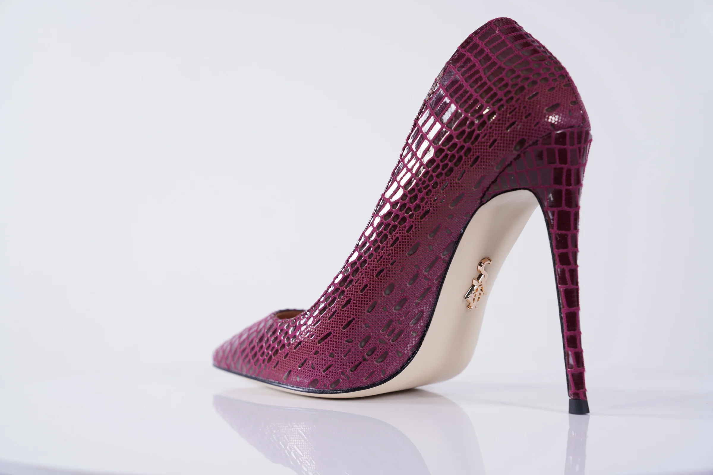 SIA HER Heights (Maroon) - Image 4