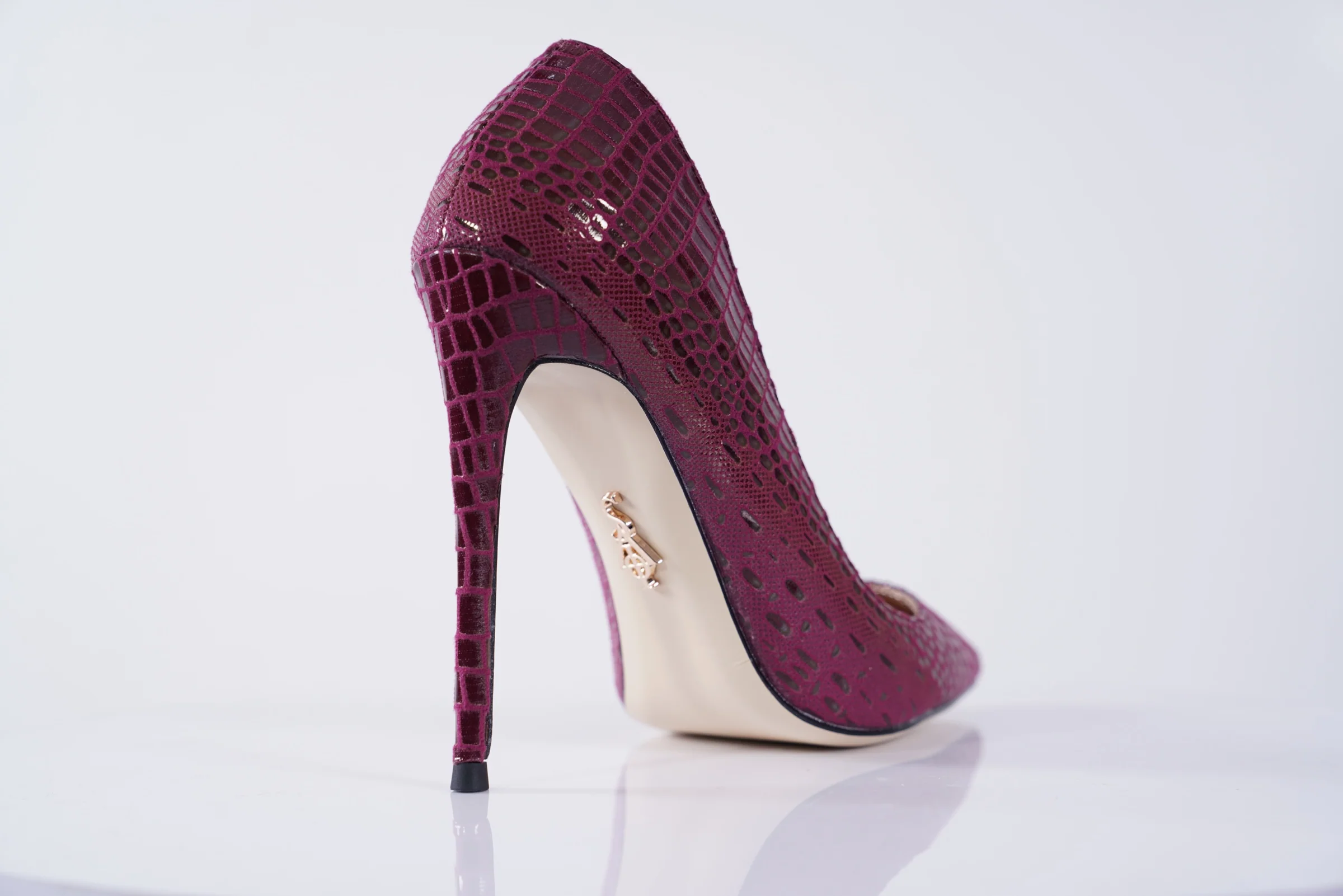 SIA HER Heights (Maroon) - Image 5