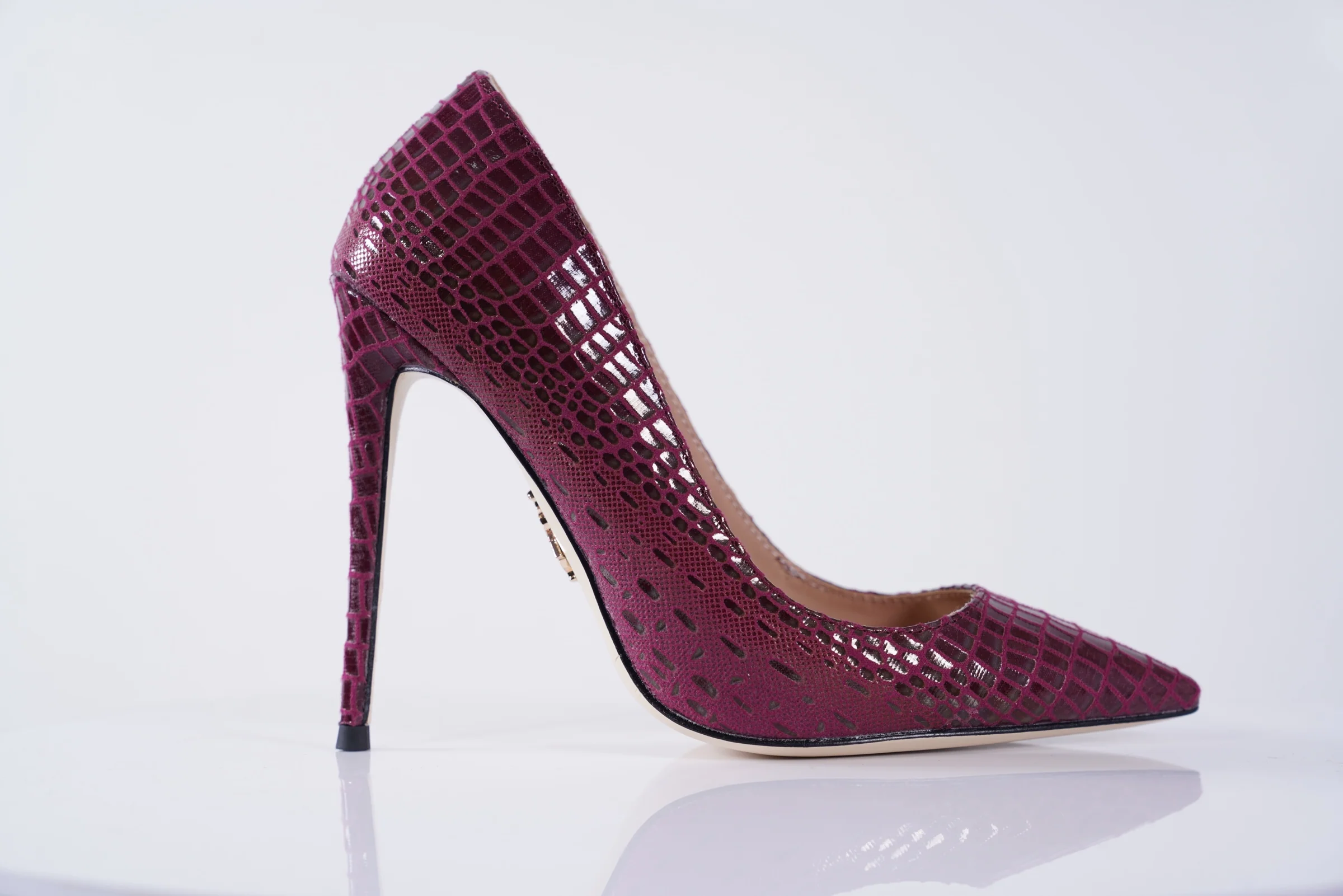 SIA HER Heights (Maroon) - Image 6