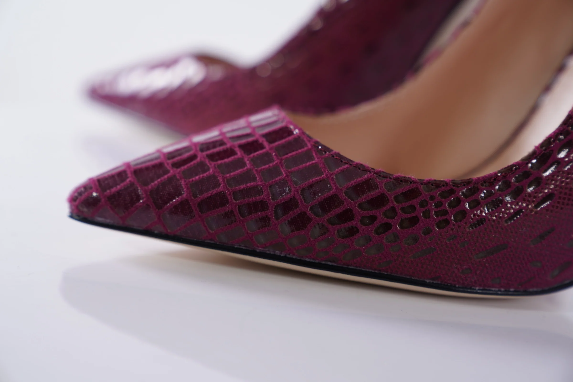 SIA HER Heights (Maroon) - Image 9