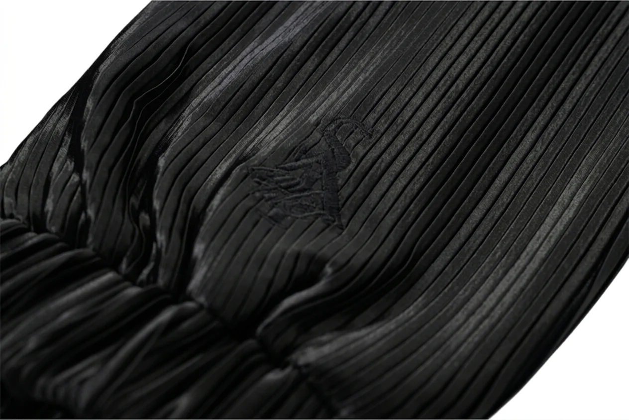 SIA HER RELAXED PLISSE JACKET (BLACK) - Image 5