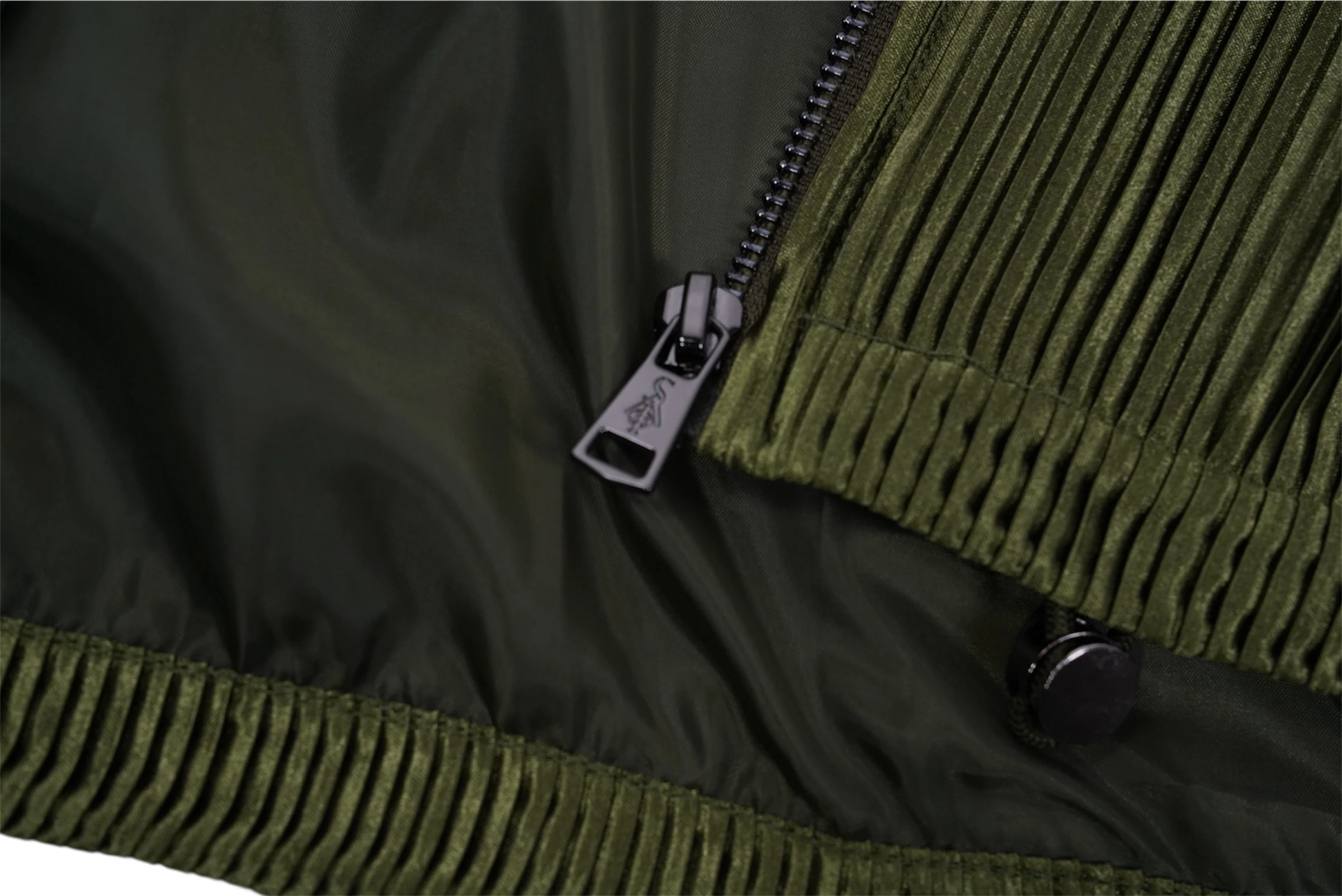 SIA HER RELAXED PLISSE JACKET (OLIVE) - Image 9